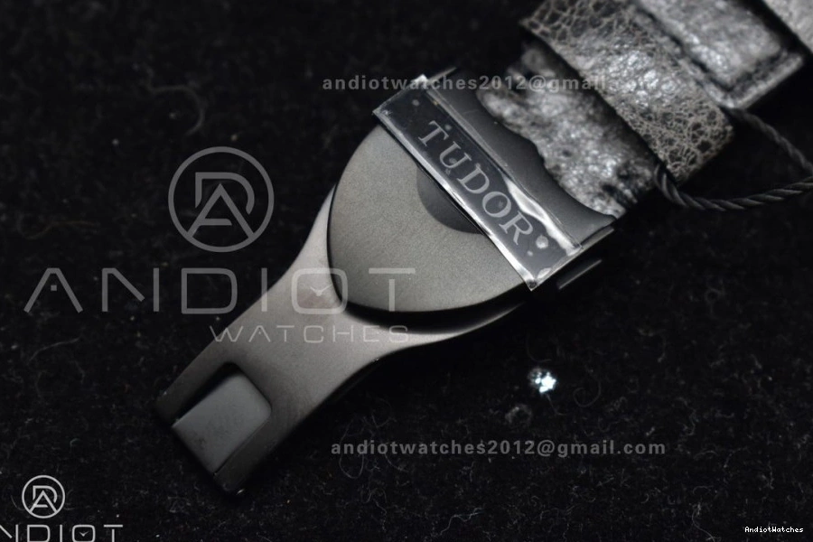 Best Leather A2824 on Heritage ZF Black Dark V Edition Strap Bezel Bay DLC ComfortFit Distressed 425 1:1 Black 0203